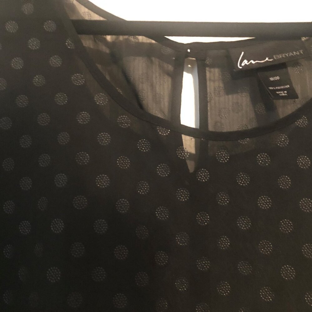 Lane Bryant black round neck keyhole button back and‎ split in back size 18/20 - Picture 3 of 6